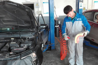 汽車(chē)維修與零配件 保障行車(chē)安全與延長(zhǎng)車(chē)輛壽命的關(guān)鍵